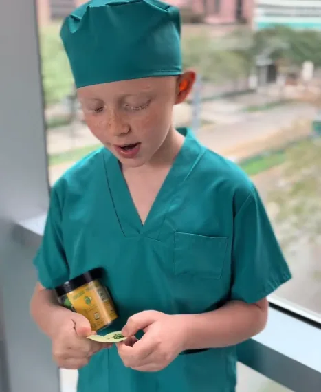 Paulo aos 10 anos, no dia em que passou o cesto do dízimo pela primeira vez